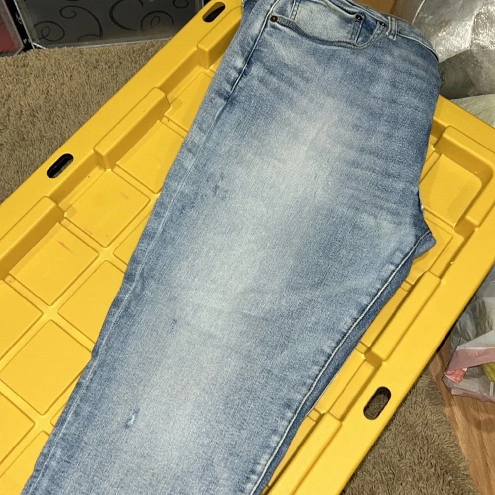 EUC Lucky Brand 40 x 30 223 straight leg Jean